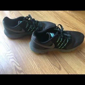 Women’s Nike (like new) sneakers